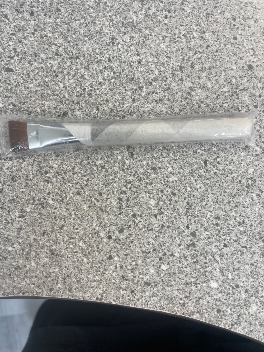 Flathead brush by bare mineral